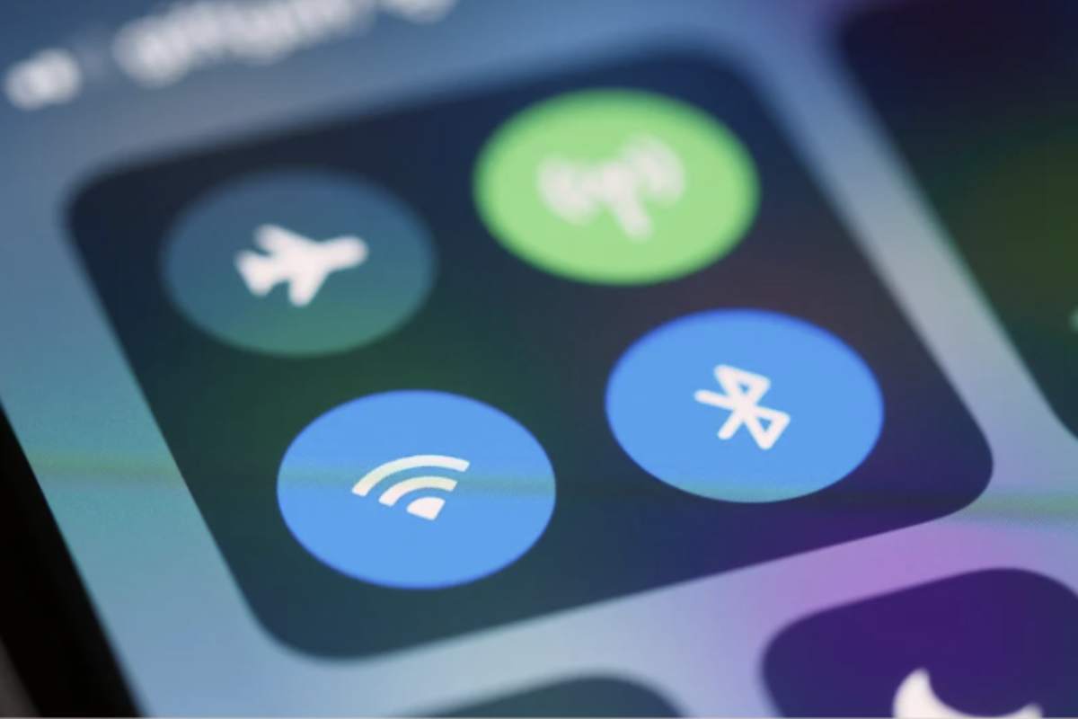 Per minimizzare i rischi associati al Bluetooth, gli esperti consigliano alcune semplici ma efficaci precauzioni.