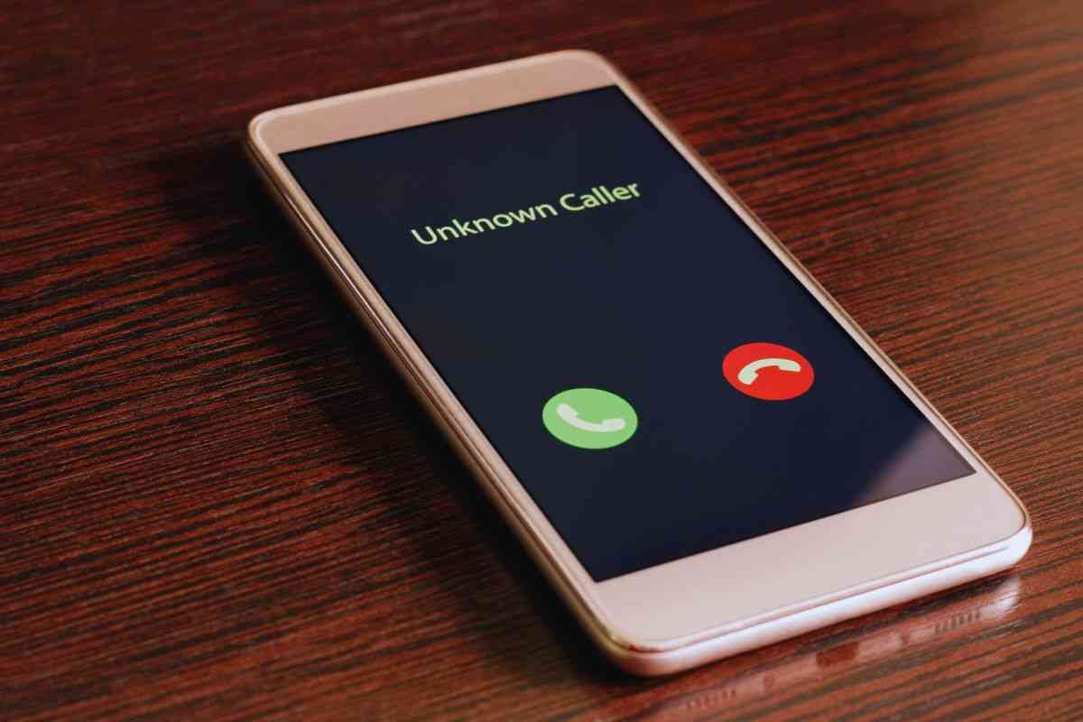 come rispondere alla chiamata di uno sconosciuto
